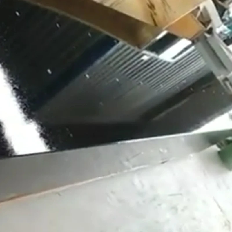 Se envía una plataforma de granito de inserción perforada de 4 metros de largo y 0,5 metros de espesor